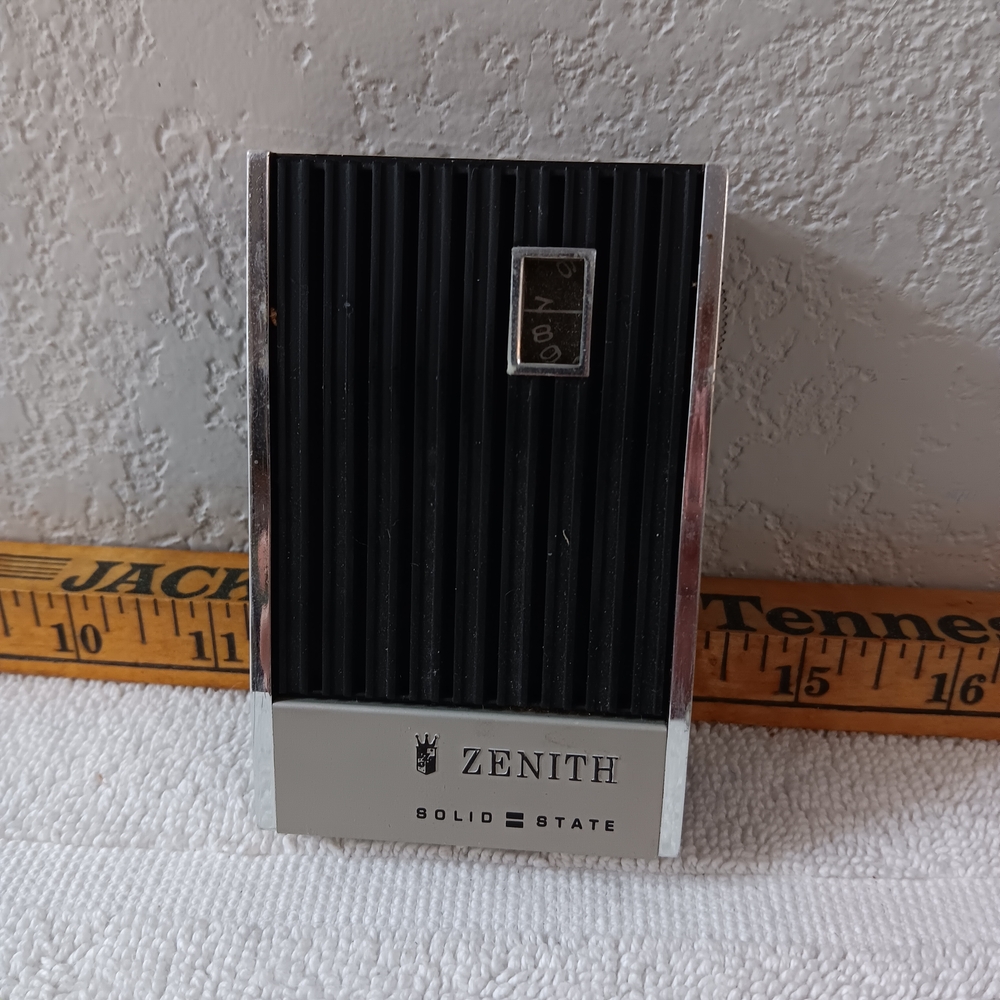 Zenith Solid State Black and Silver Radio